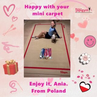 Muchas gracias Ania❤️, desde Polonia, seguro que disfrutaras de tu pasión por la gimnasia rítmica con tu mini tapiz, porque la ilusión de las gimnastas es nuestra principal motivación para seguir mejorando.

#minitapices #minicarpets #GR #RG #gimnasiarítmica #rhythmicgymnastic #rítmica #Entrenamiento #casa #RG #tapicespersonalizados

+ información: llamadas o mensajes de whatsapp o telegram en el +344644310330 o por email minitapices@tapigym.es en España, fuera España minicarpets@tapigym.com , o en nuestras redes sociales @tapigym

Thank you very much, Ania ❤️. From Poland, you will surely enjoy your passion for rhythmic gymnastics with your mini carpet, because the excitement of gymnasts is our main motivation to keep improving.

#minitapices #minicarpets #GR #RG #rhythmicgymnastics #training #home #customcarpets

More information: calls or WhatsApp/Telegram messages at +344644310330 or by email at minitapices@tapigym.es
 in Spain; outside Spain: minicarpets@tapigym.com
, or on our social media @tapigym

Bardzo dziękujemy, Ania ❤️. Z Polski na pewno będziesz cieszyć się swoją pasją do gimnastyki artystycznej dzięki swojemu mini dywanikowi, ponieważ radość gimnastyczek jest naszą główną motywacją do dalszego doskonalenia.

#minitapices #minicarpets #GR #RG #gimnastykaartystyczna #trening #dom #personalizowanedywaniki

Więcej informacji: rozmowy lub wiadomości WhatsApp/Telegram pod numerem +344644310330 lub e-mailowo na minitapices@tapigym.es
 (Hiszpania); poza Hiszpanią: minicarpets@tapigym.com
, albo na naszych mediach społecznościowych @tapigym